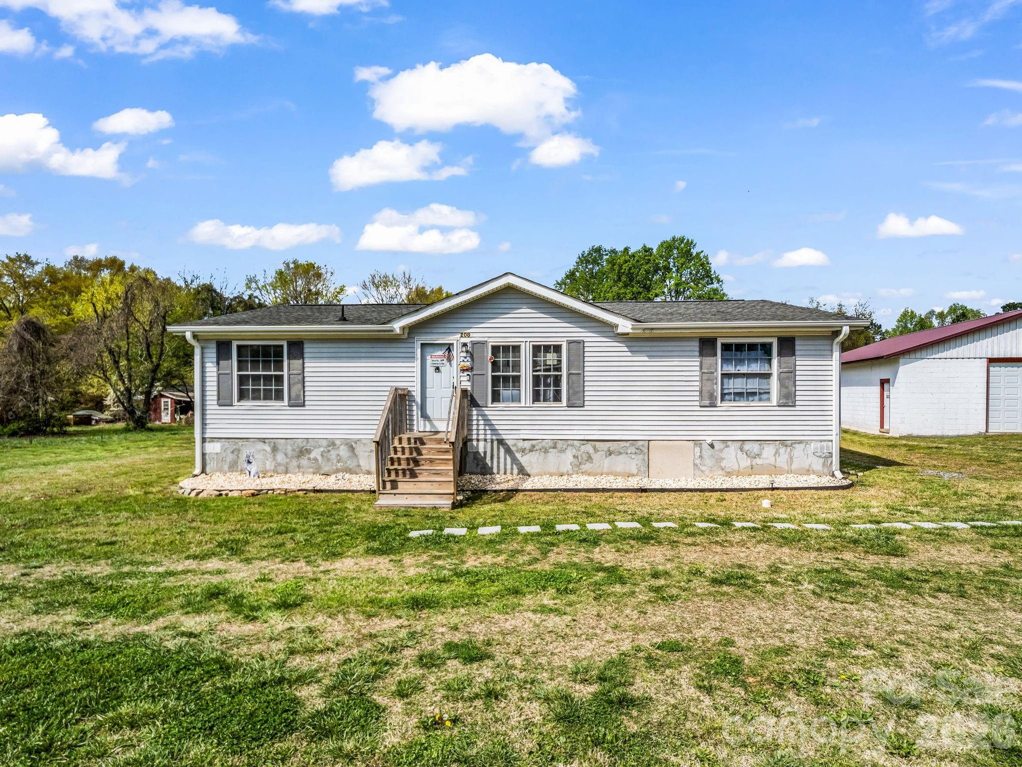 208 Oak Drive Property Photo 4