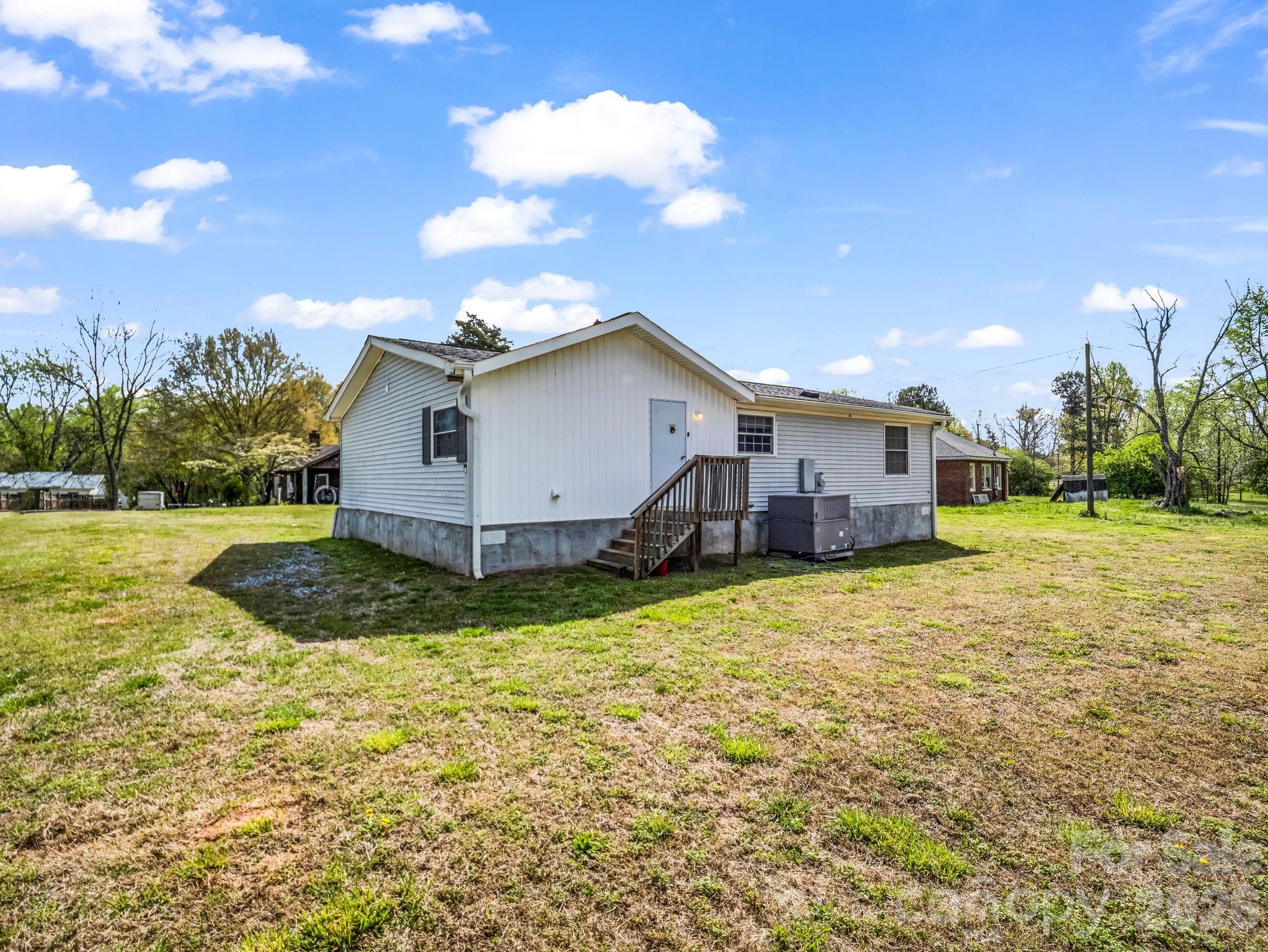 208 Oak Drive Property Photo 6