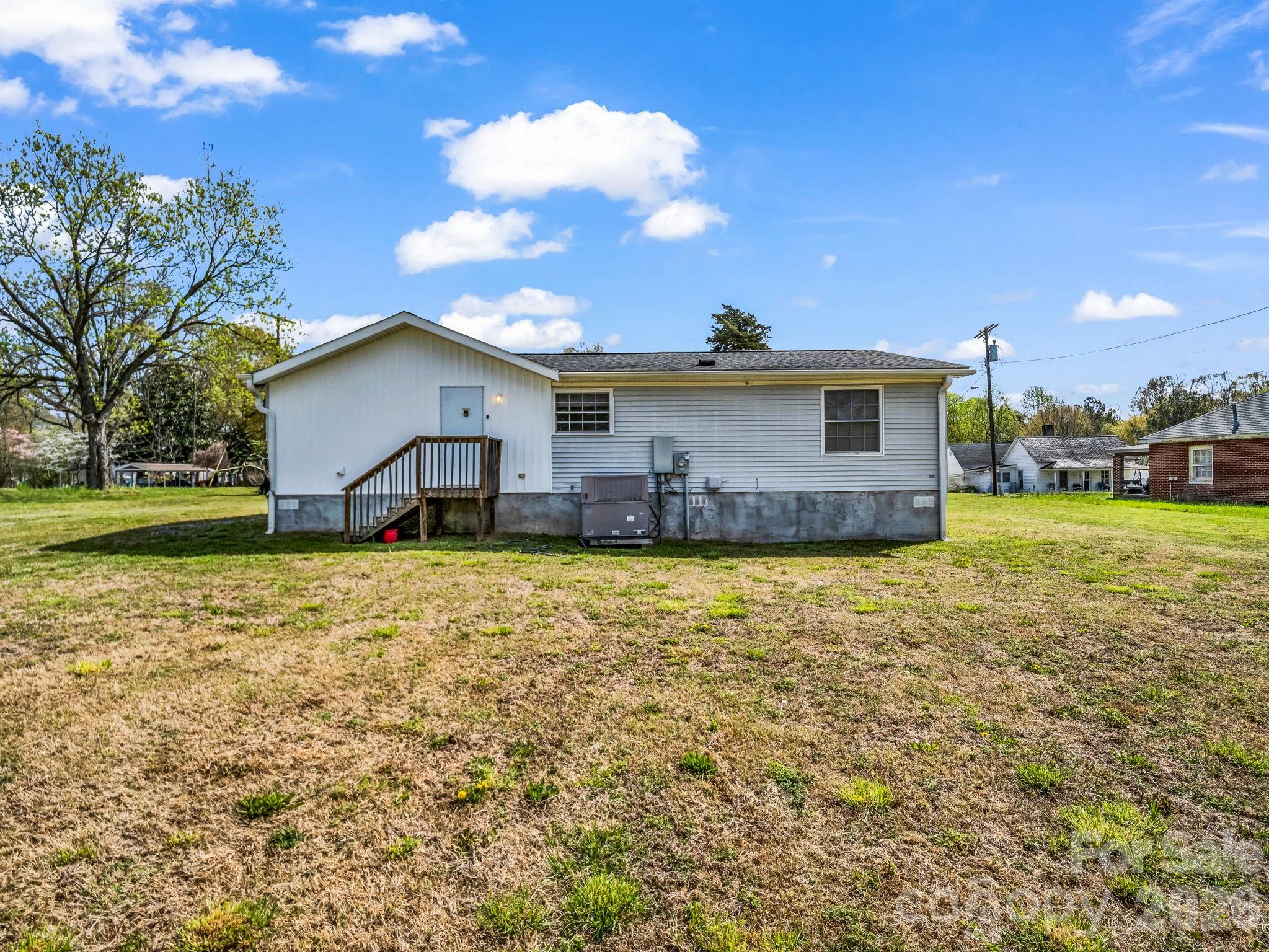 208 Oak Drive Property Photo 7