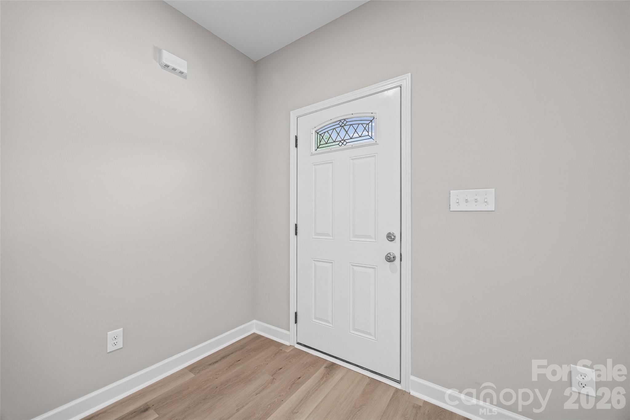 343 Oak Street Property Photo 4
