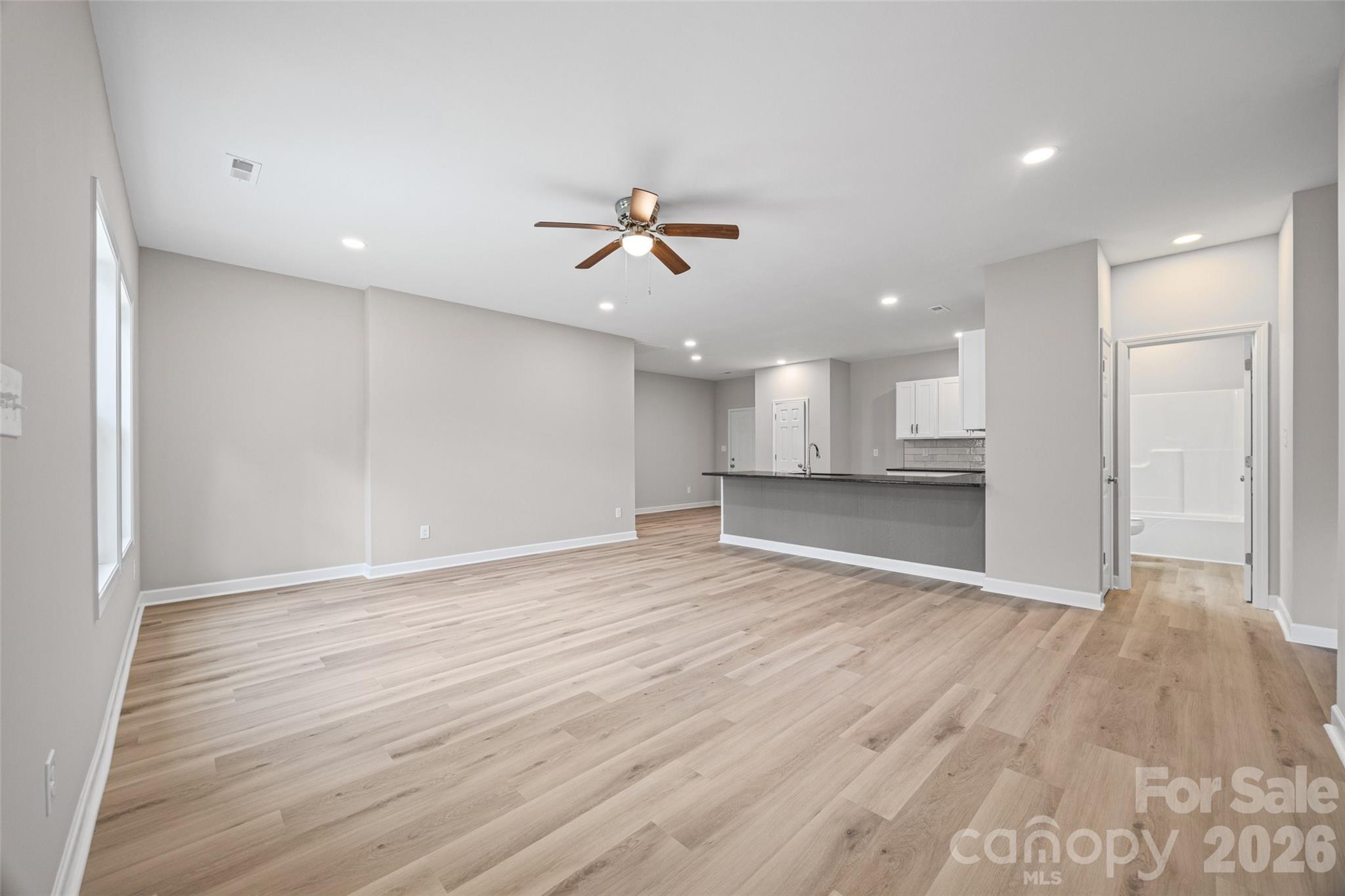 343 Oak Street Property Photo 5