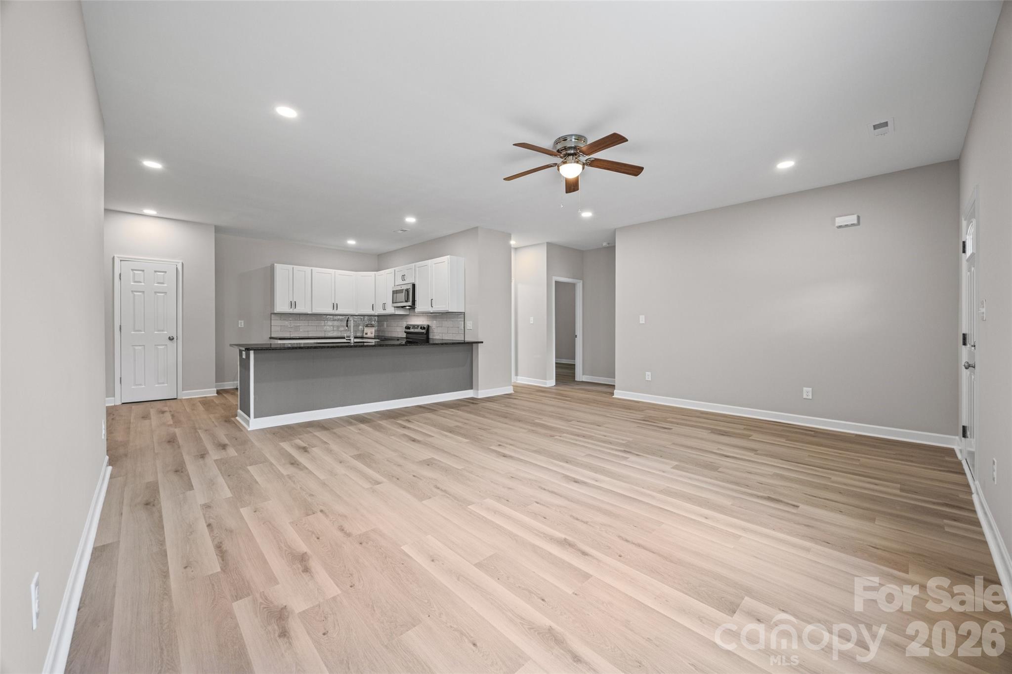 343 Oak Street Property Photo 6