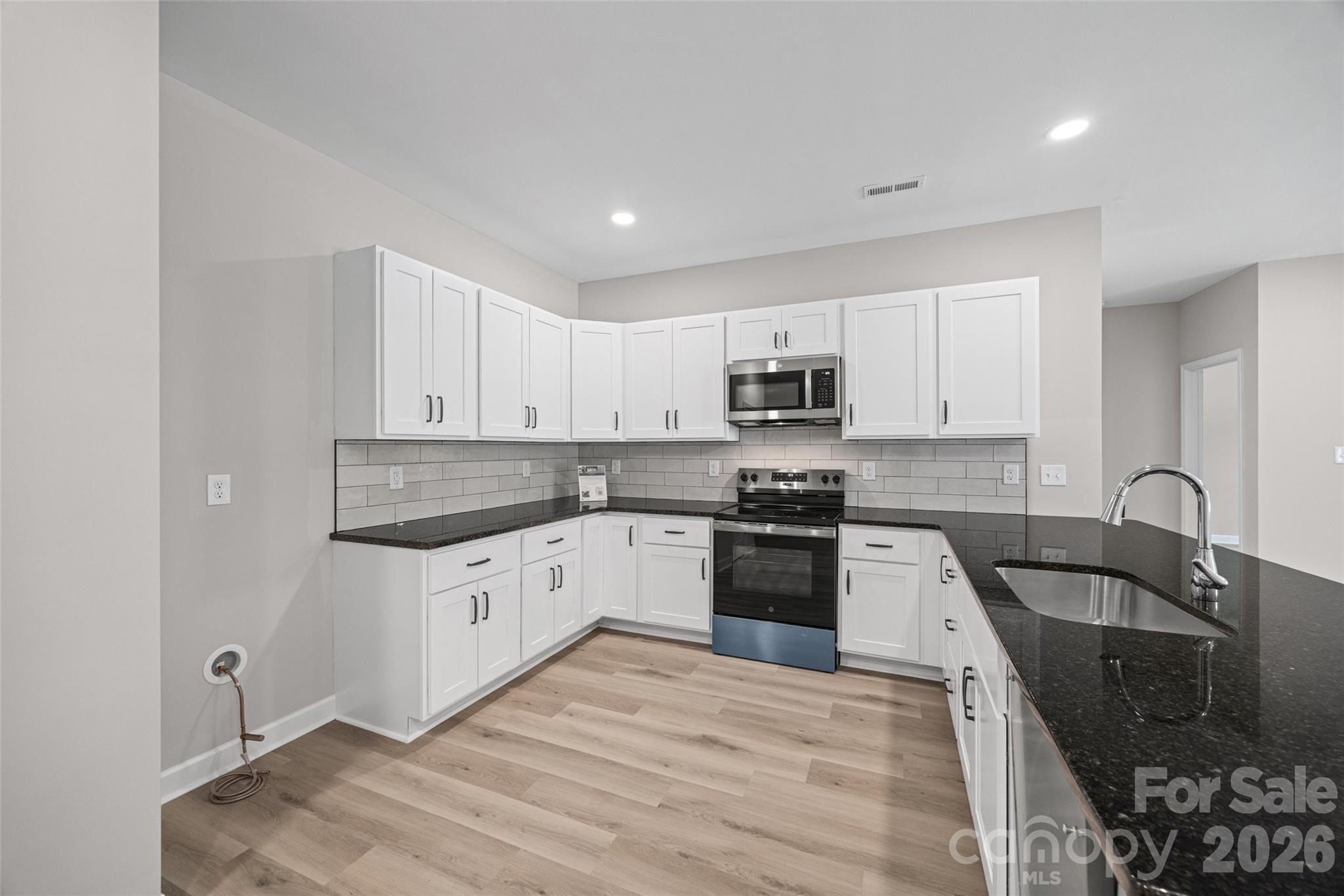 343 Oak Street Property Photo 8