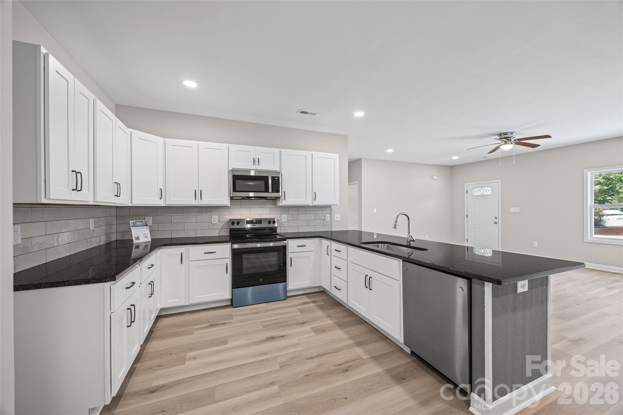 343 Oak Street Property Photo 9