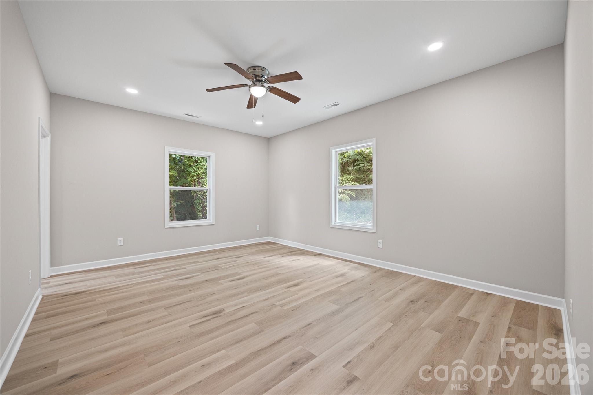 343 Oak Street Property Photo 11