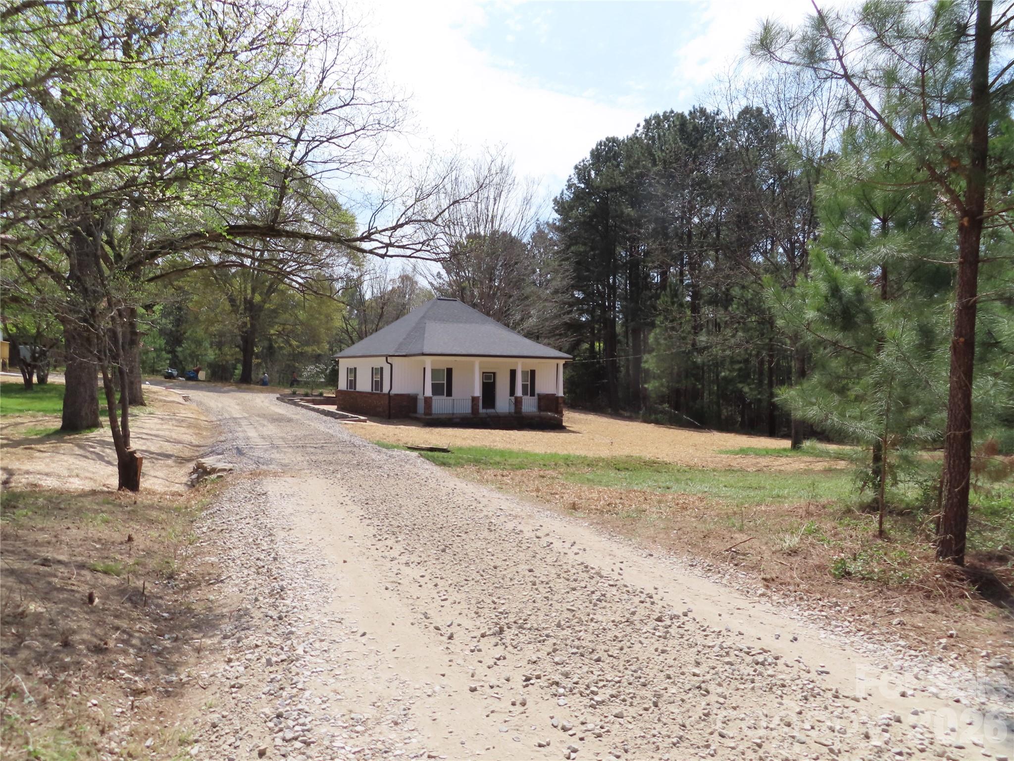 3095 Hillcrest Road Property Photo 1