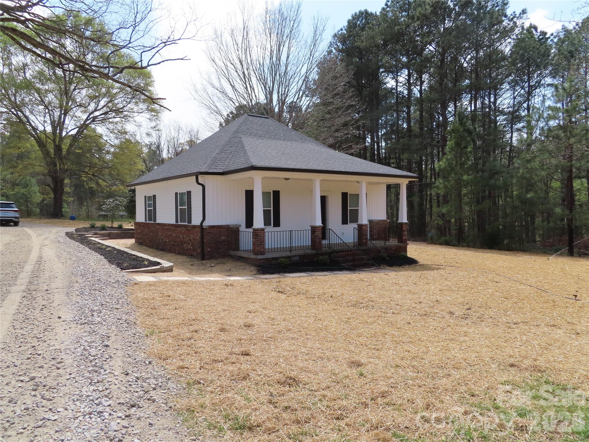 3095 Hillcrest Road Property Photo 2