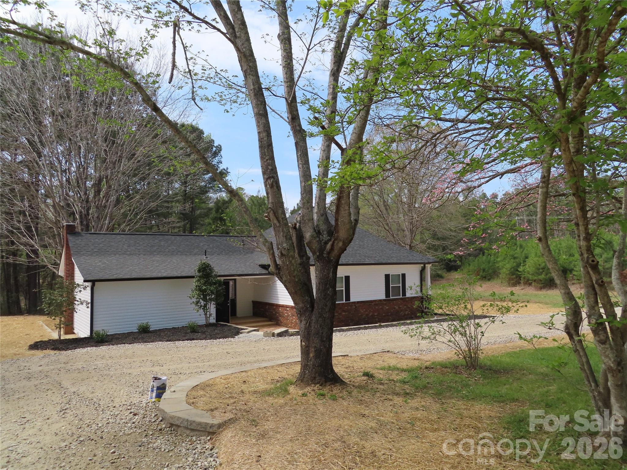 3095 Hillcrest Road Property Photo 4