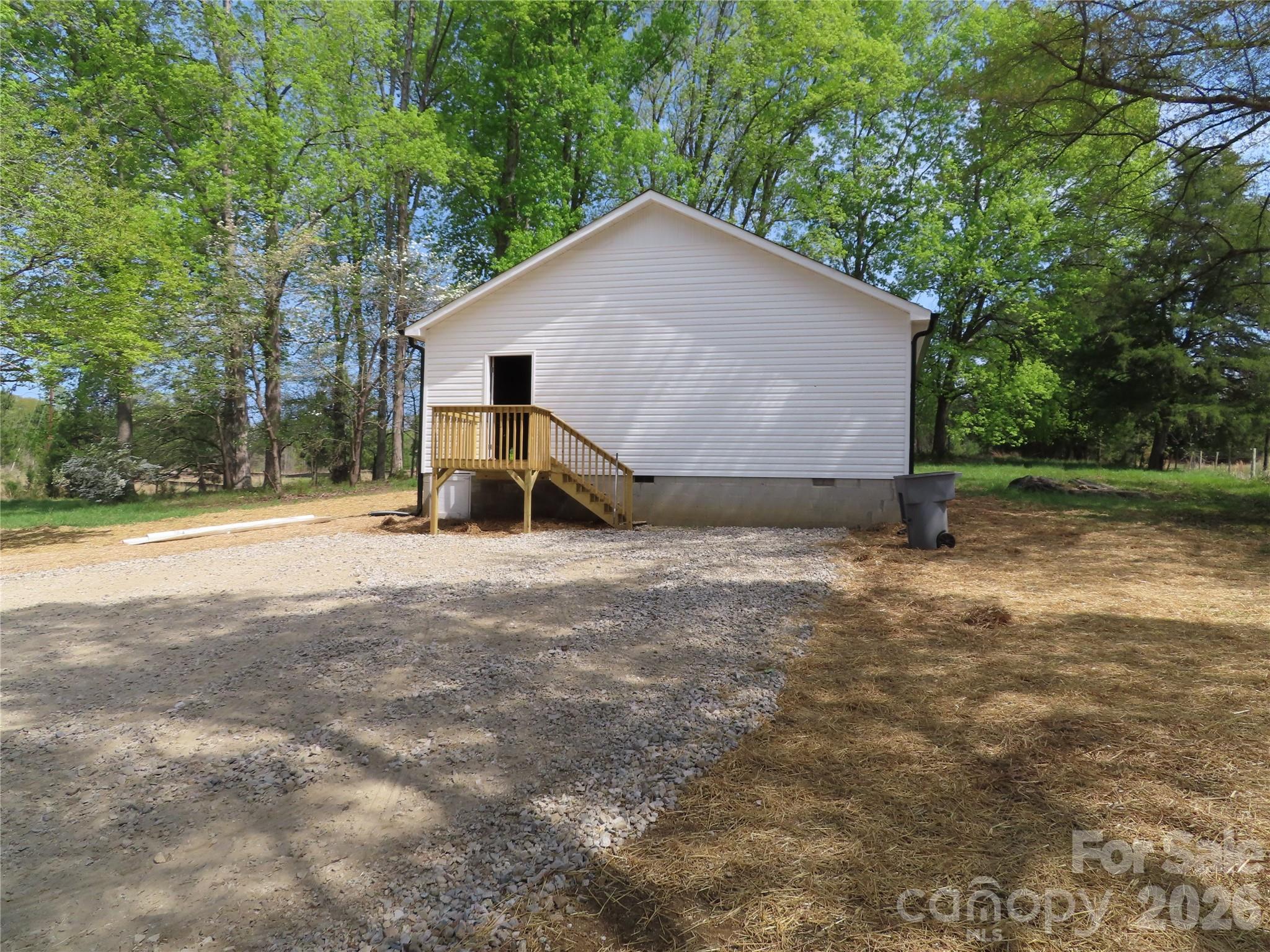 3095 Hillcrest Road Property Photo 5