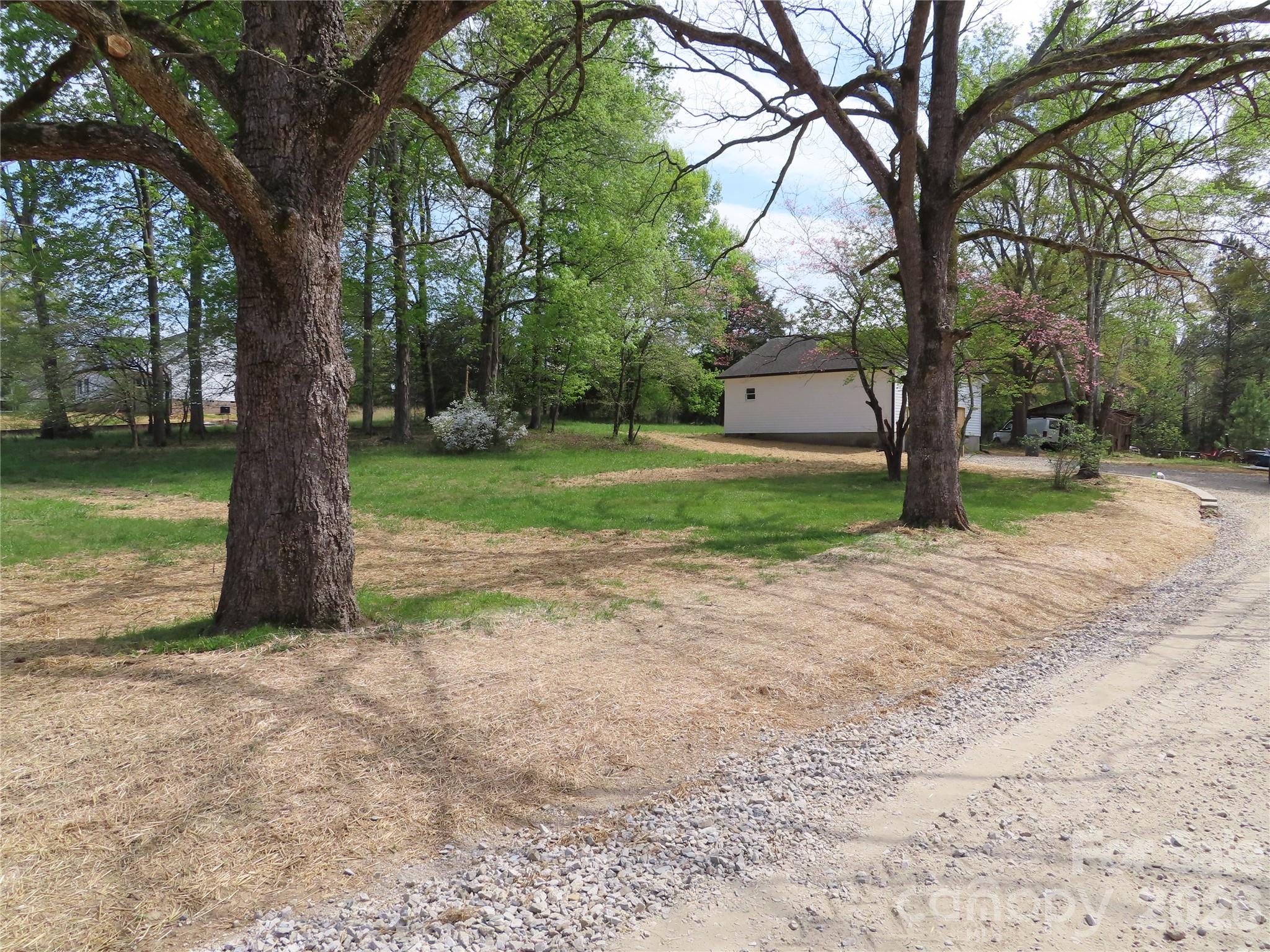3095 Hillcrest Road Property Photo 6