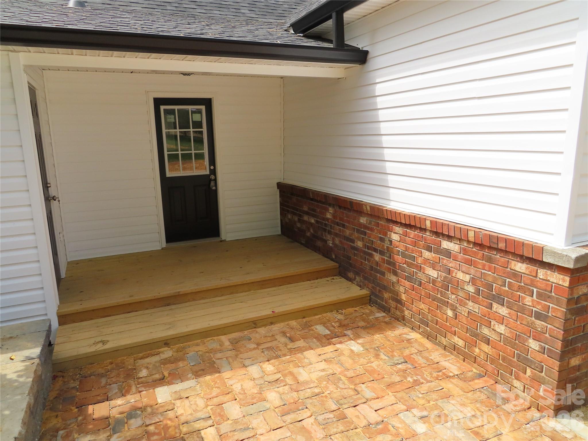 3095 Hillcrest Road Property Photo 9