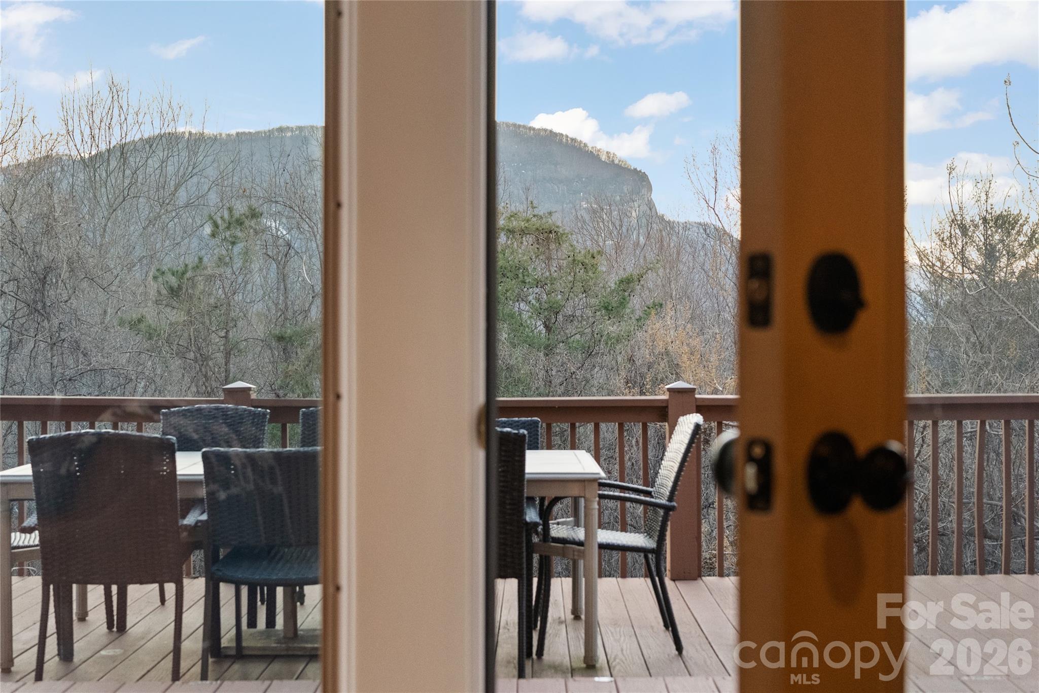 173 Mistletoe Park Property Photo 5