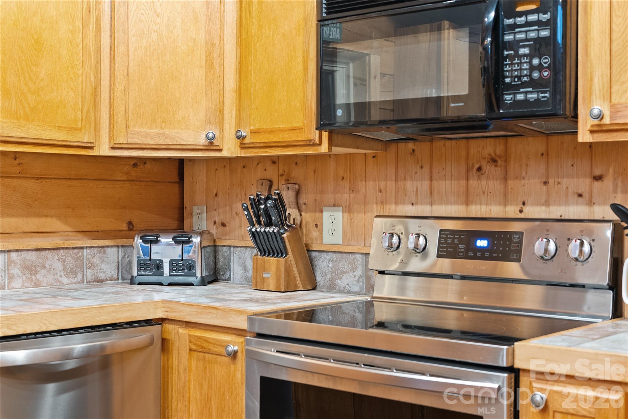 173 Mistletoe Park Property Photo 11