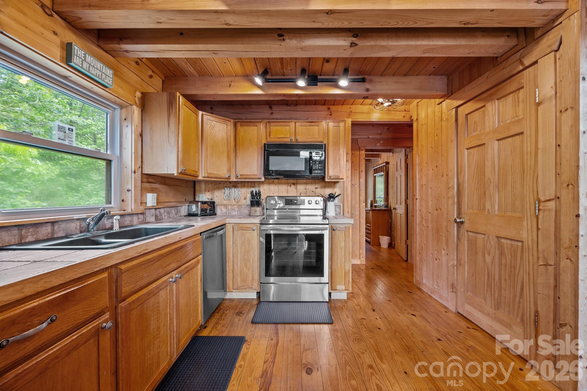 173 Mistletoe Park Property Photo 12