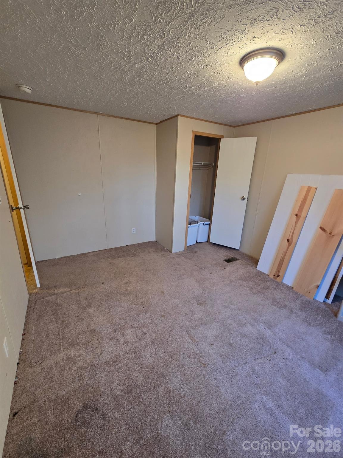 6 Woodland Street Property Photo 9