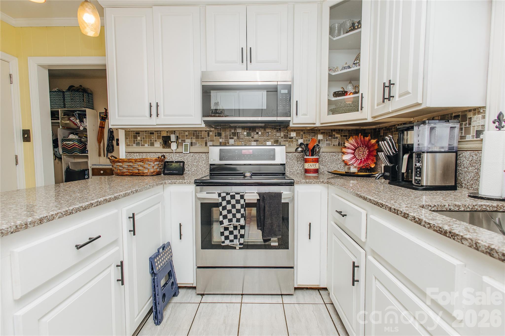 56 E Glenview Street Property Photo 9