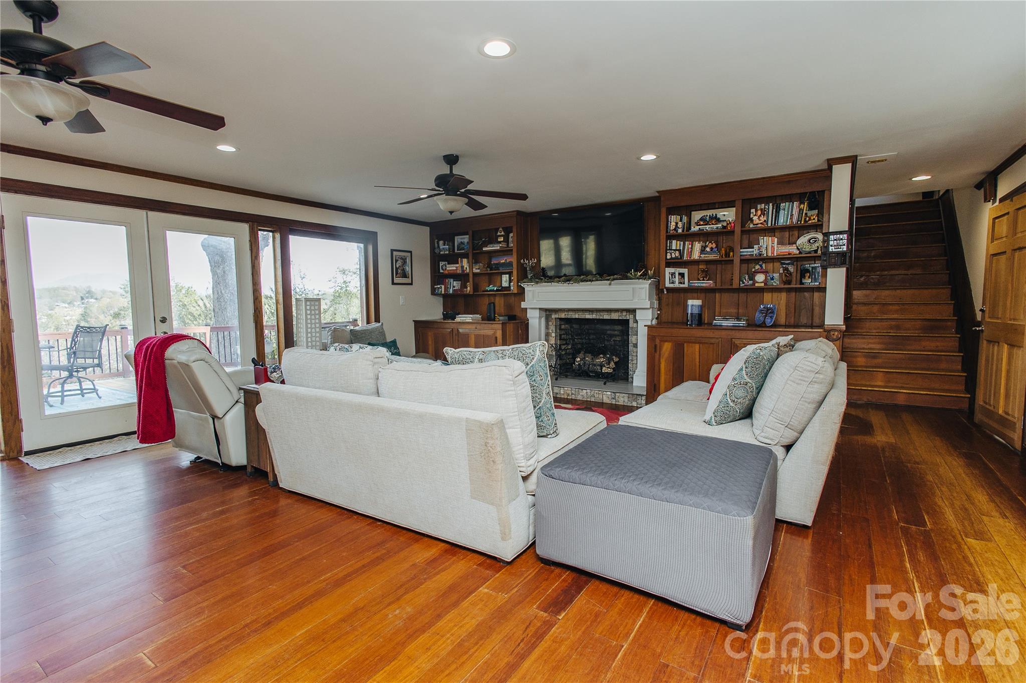 56 E Glenview Street Property Photo 16