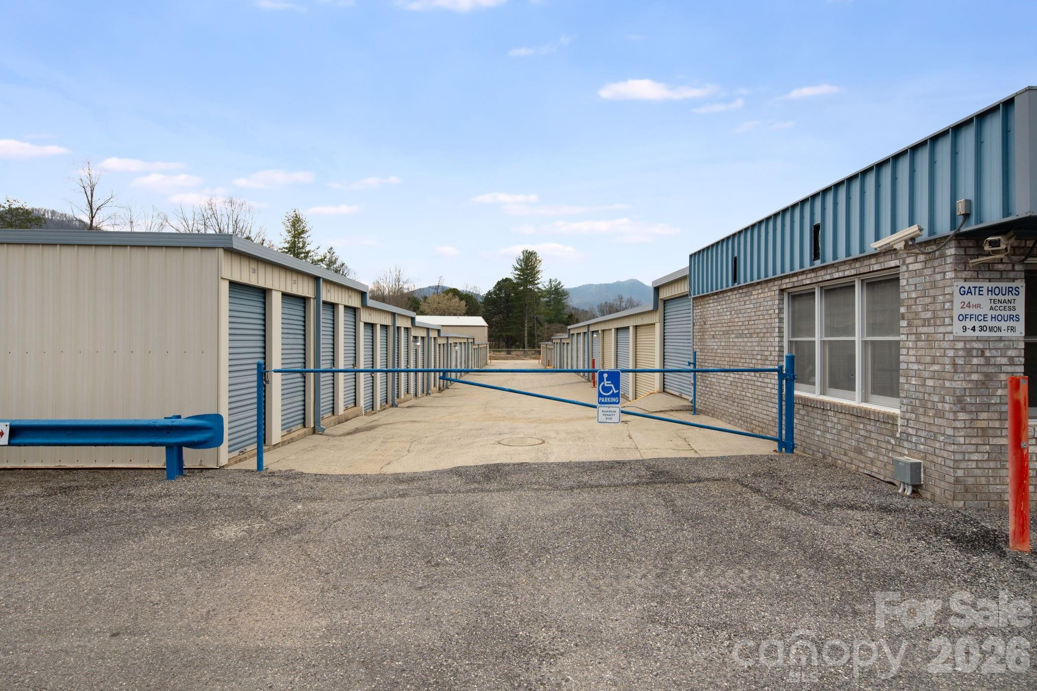 440 E State Street Property Photo 6