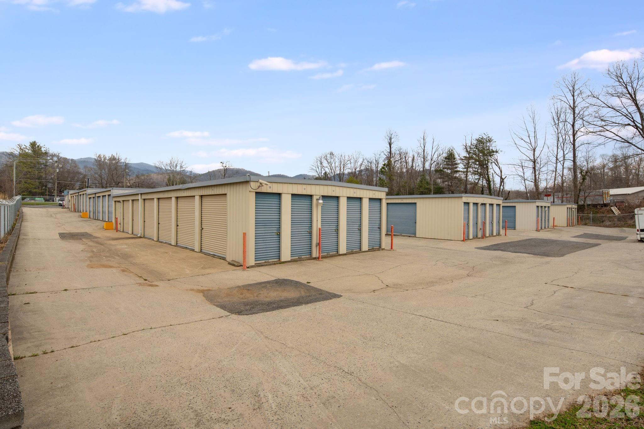 440 E State Street Property Photo 7