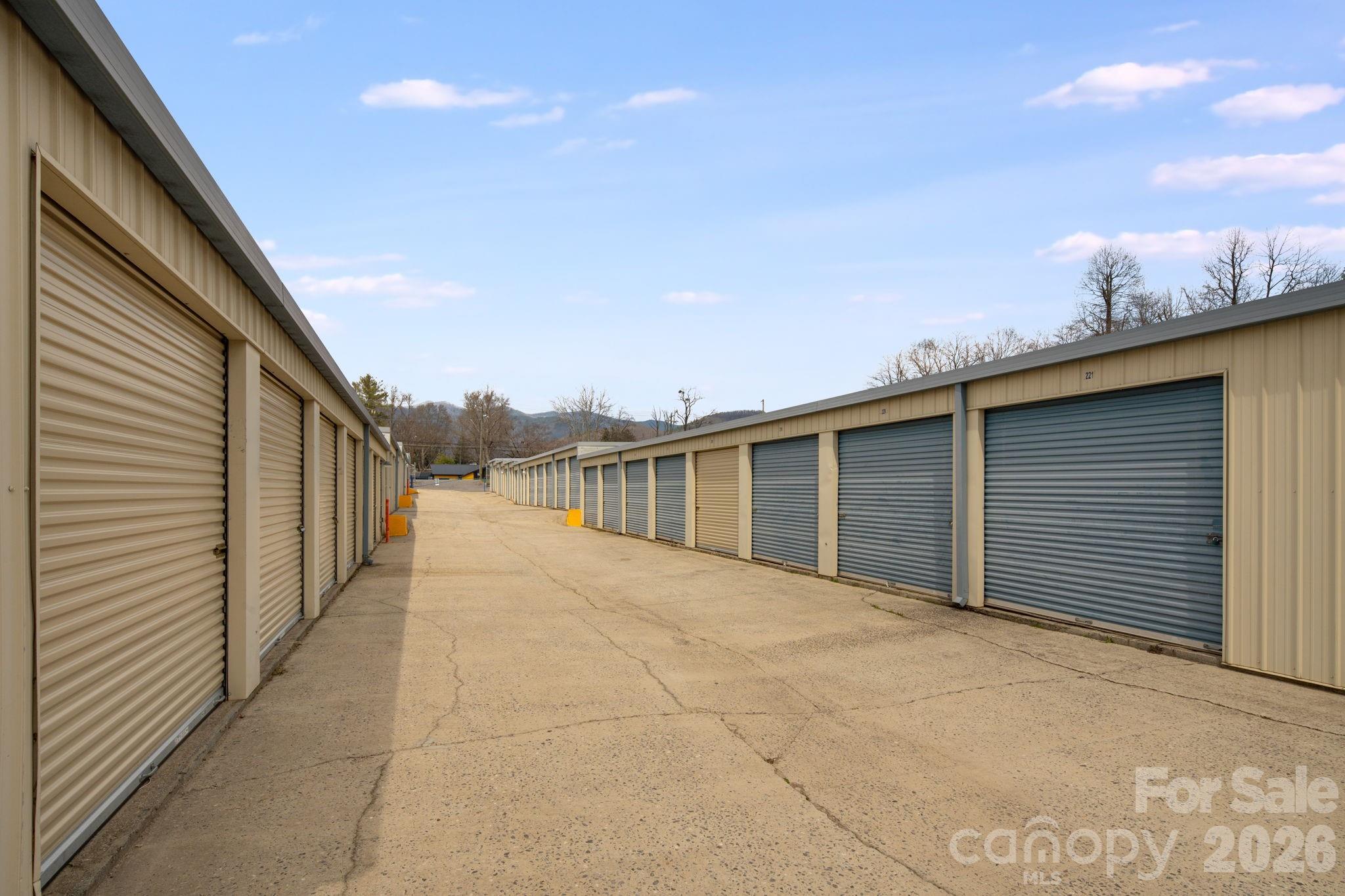 440 E State Street Property Photo 8