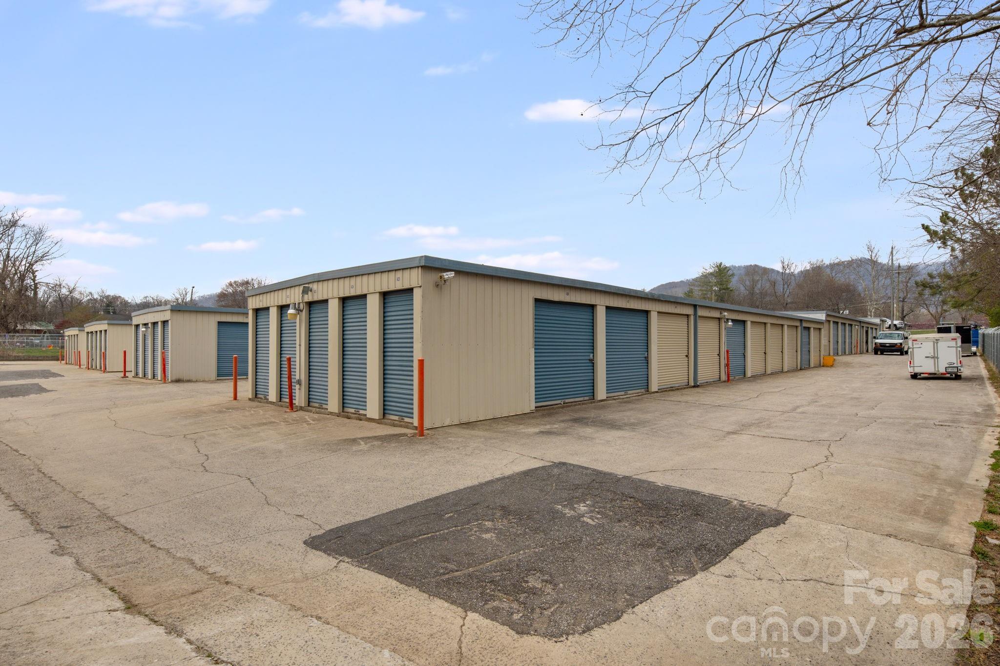 440 E State Street Property Photo 9