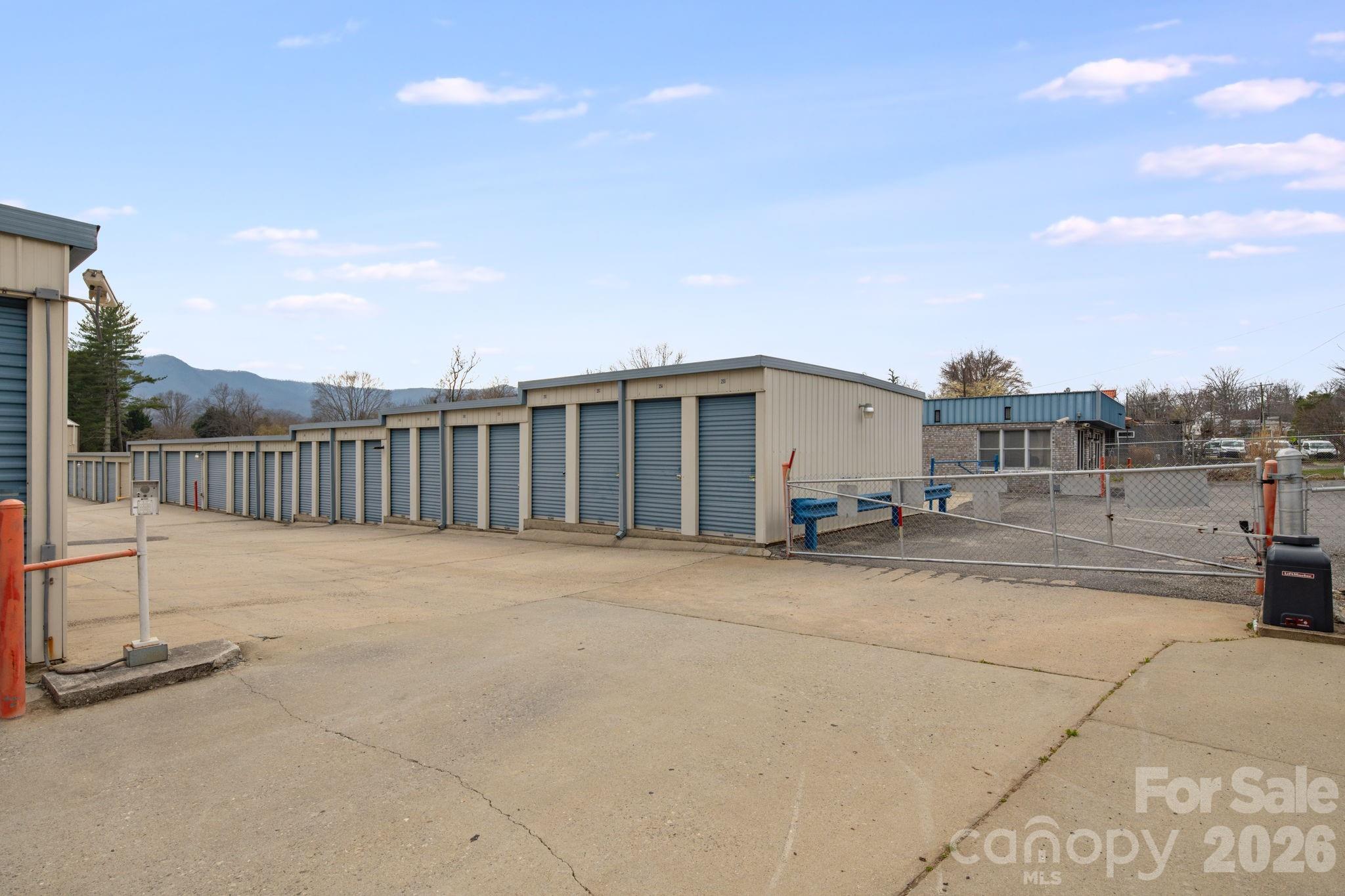 440 E State Street Property Photo 10