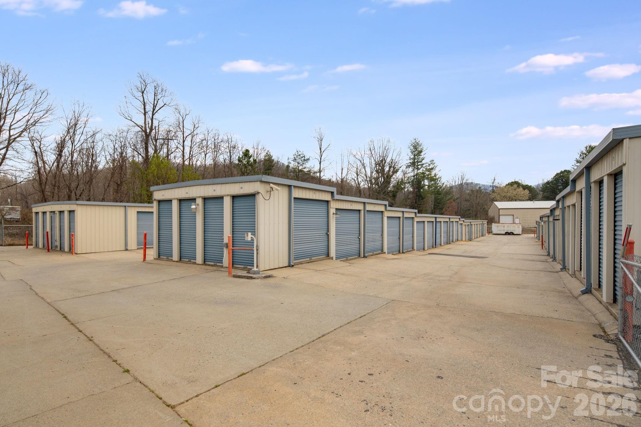 440 E State Street Property Photo 11