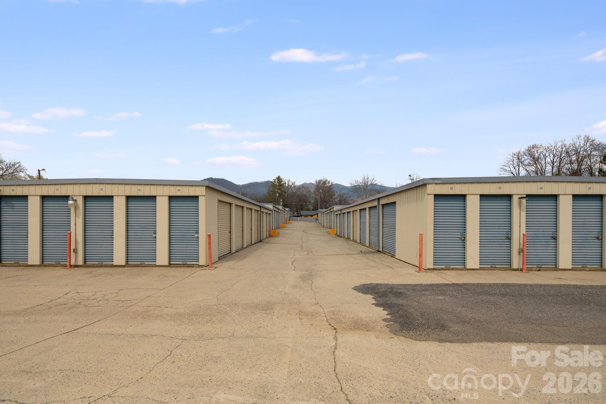 440 E State Street Property Photo 13