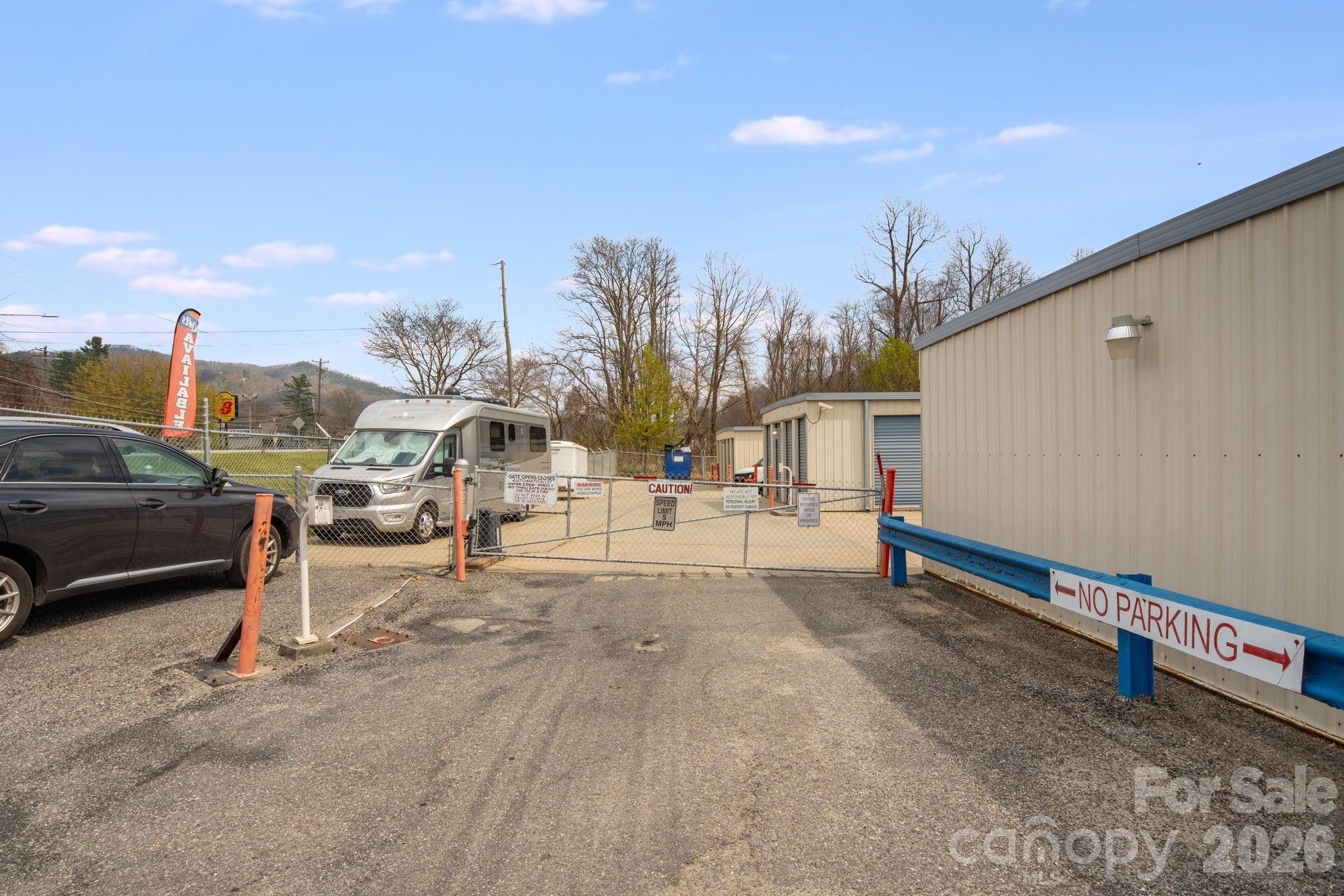 440 E State Street Property Photo 14