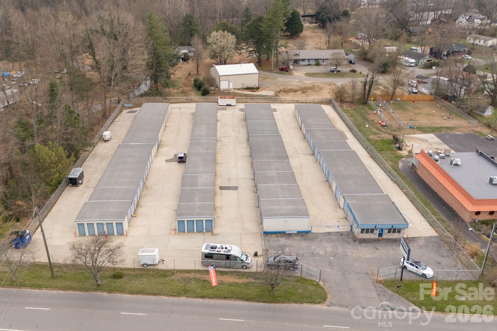 440 E State Street Property Photo 18
