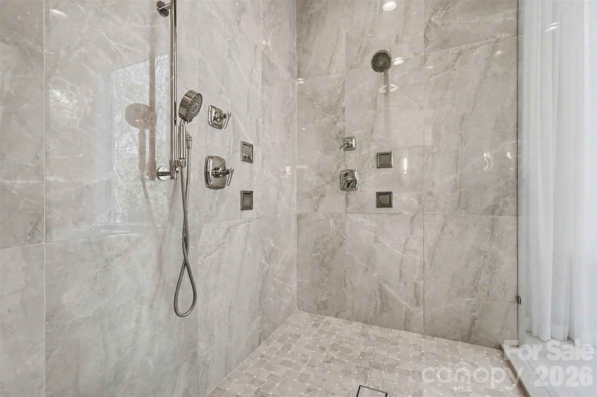 7225 Governors Row Property Photo 24