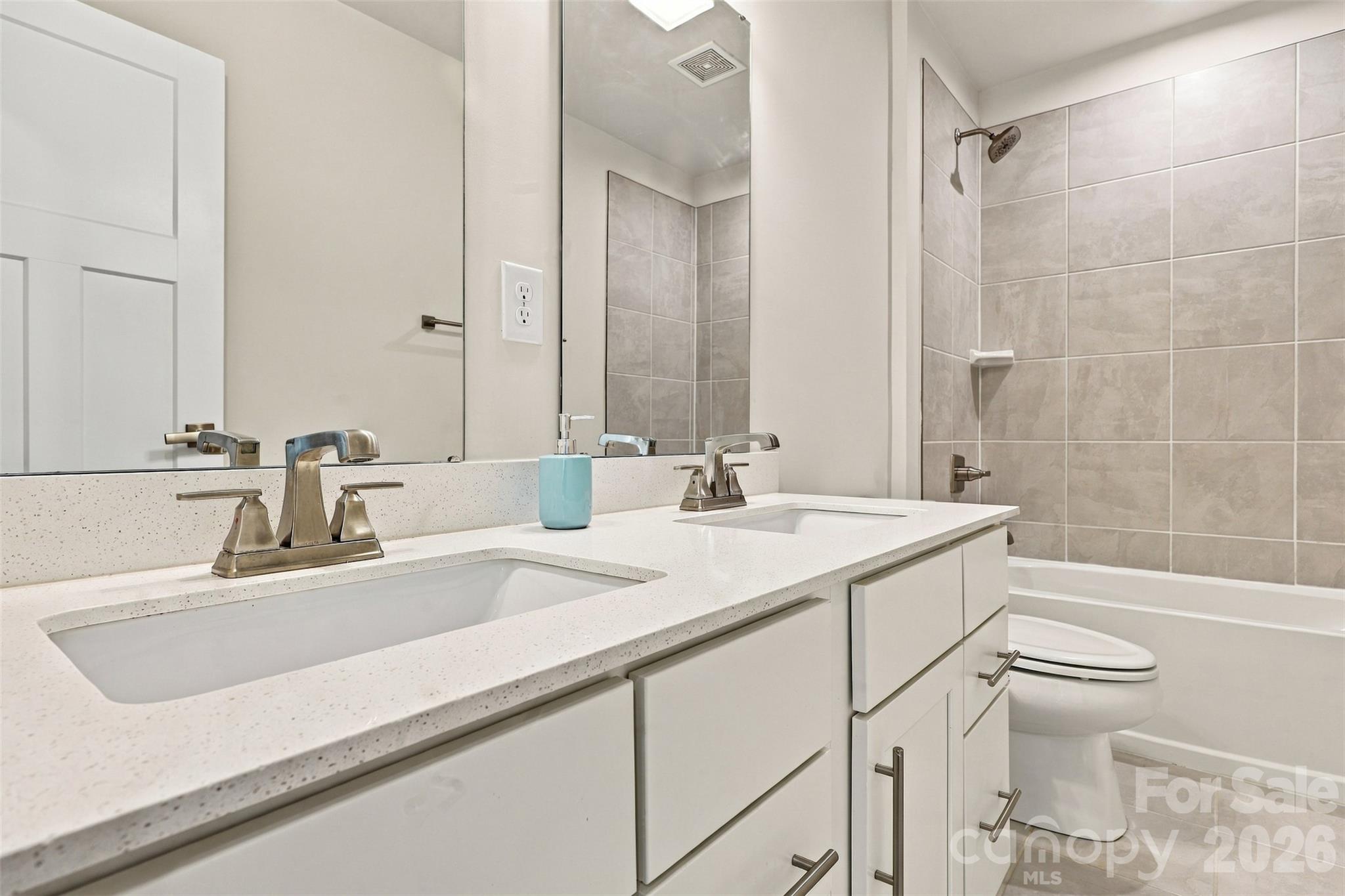 202 Tetcott Street Property Photo 33