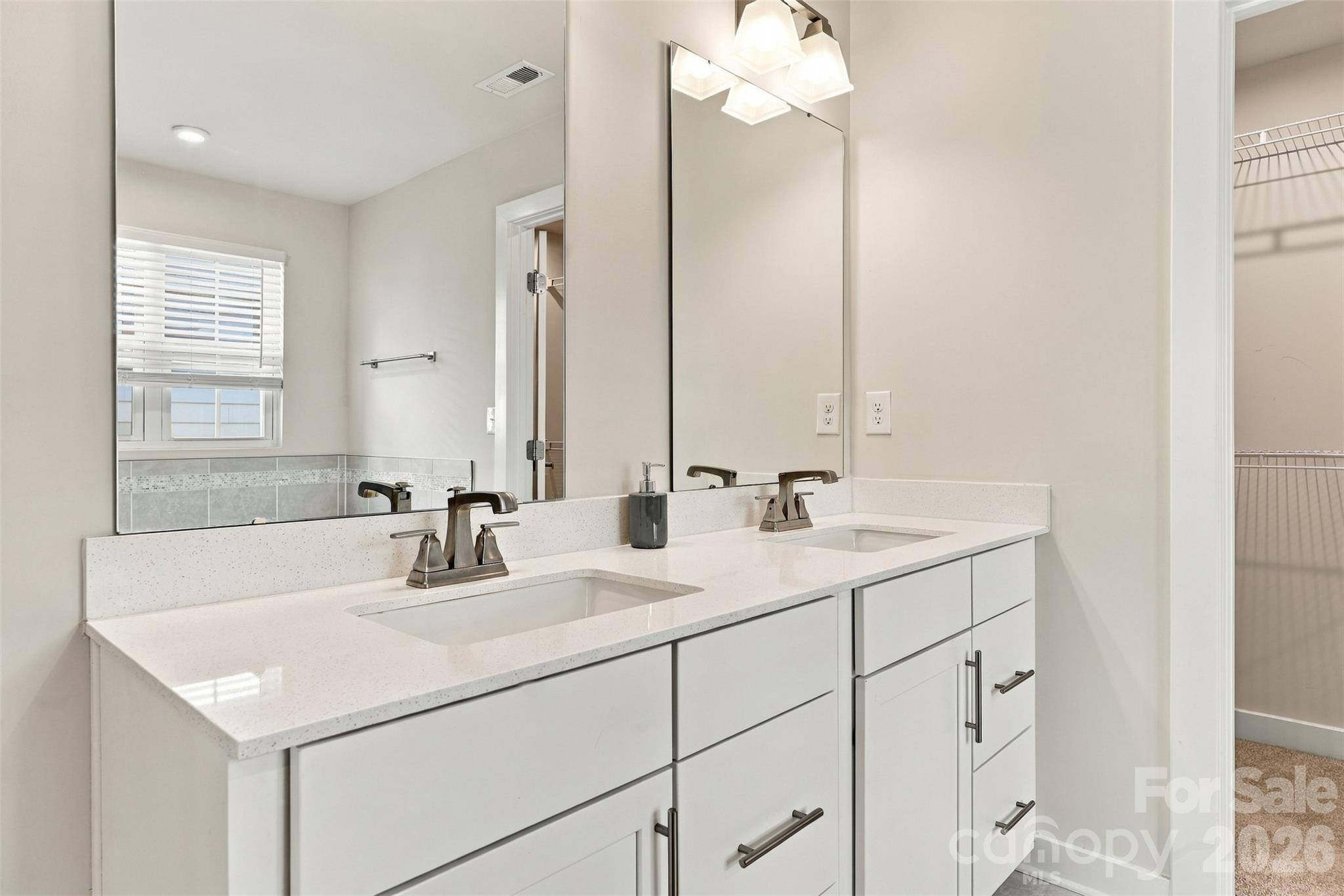 202 Tetcott Street Property Photo 37