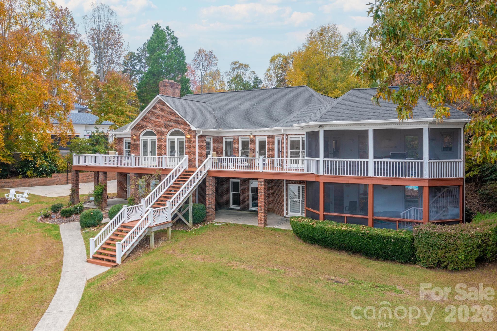 185 Willow Point Road Property Photo 2