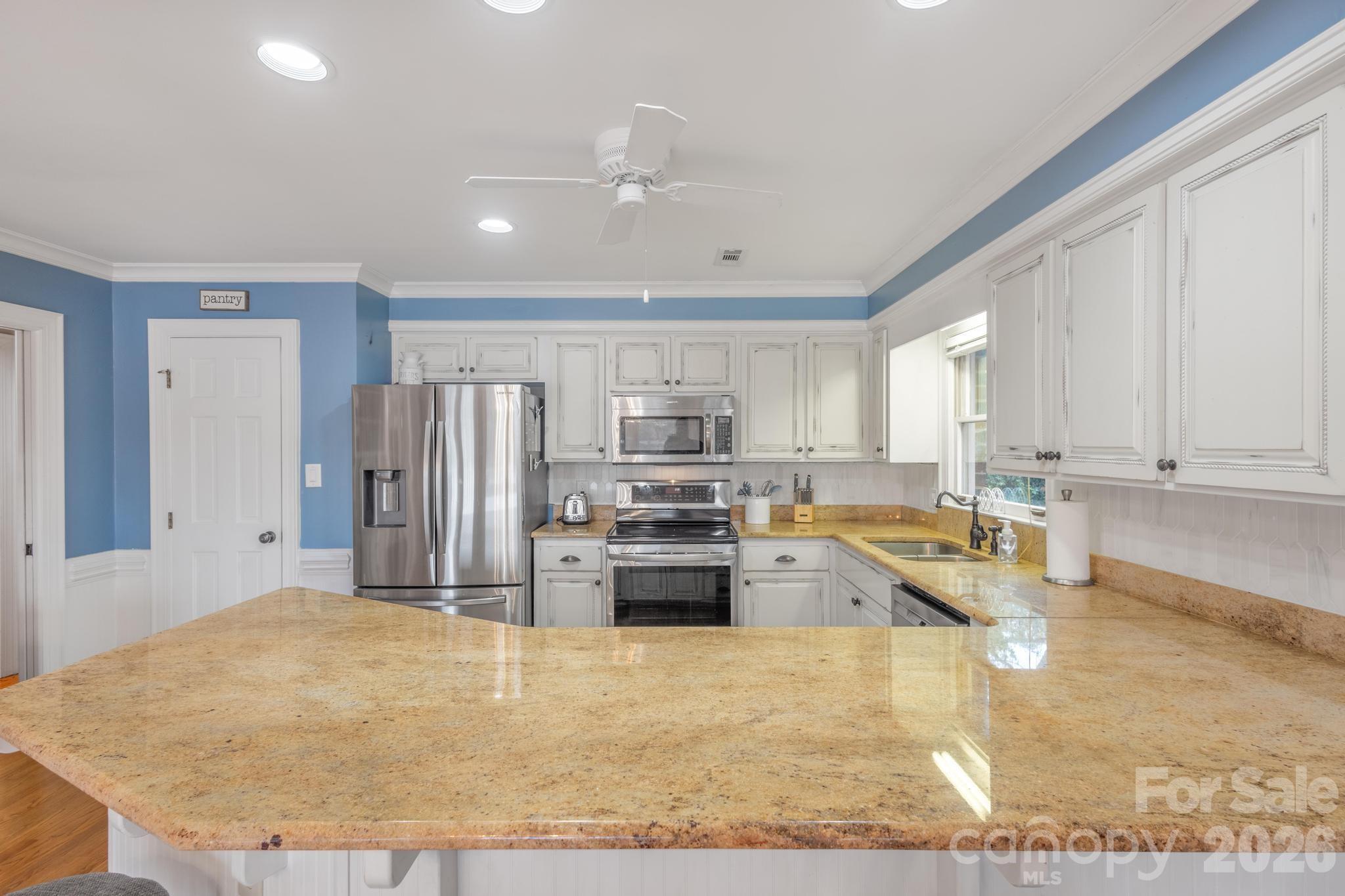 185 Willow Point Road Property Photo 5