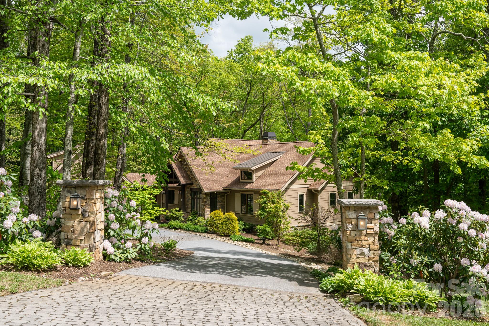 587 Autumn Sky Drive Property Photo 3