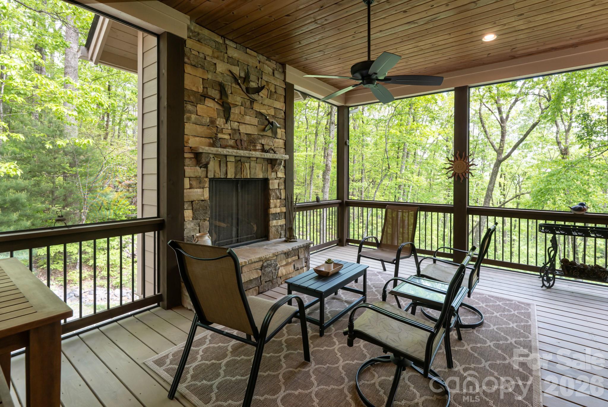 587 Autumn Sky Drive Property Photo 18