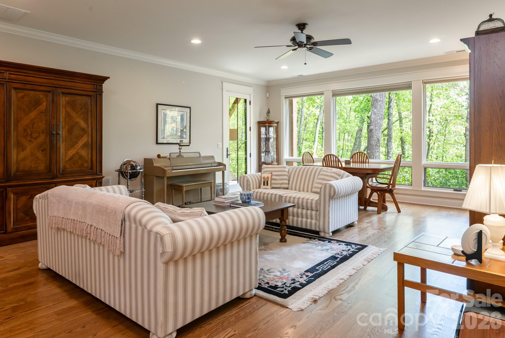 587 Autumn Sky Drive Property Photo 28