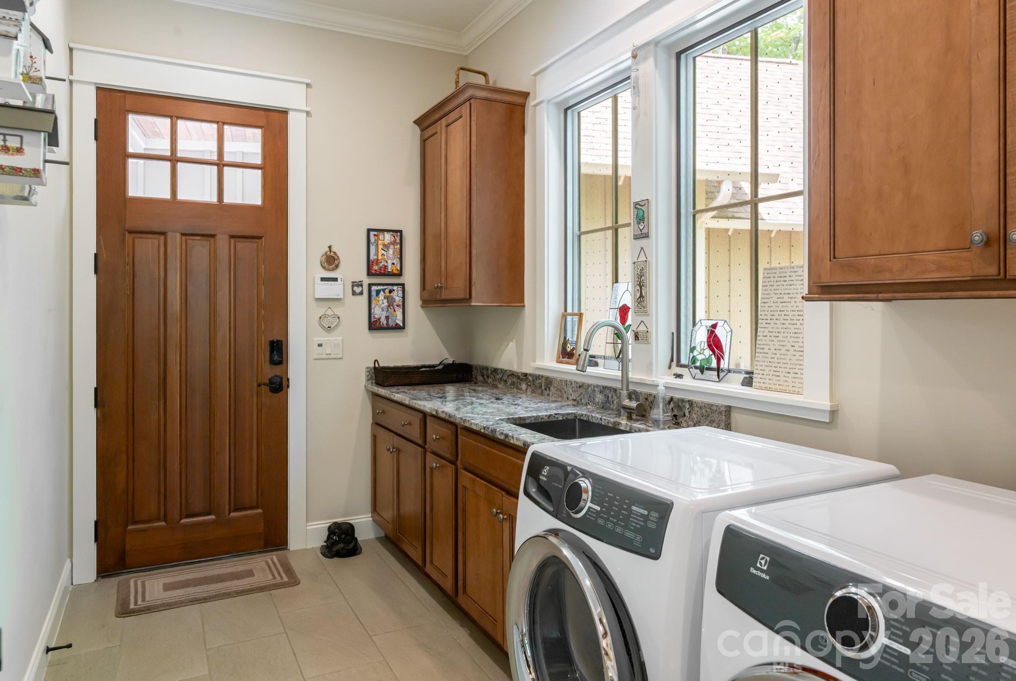 587 Autumn Sky Drive Property Photo 35