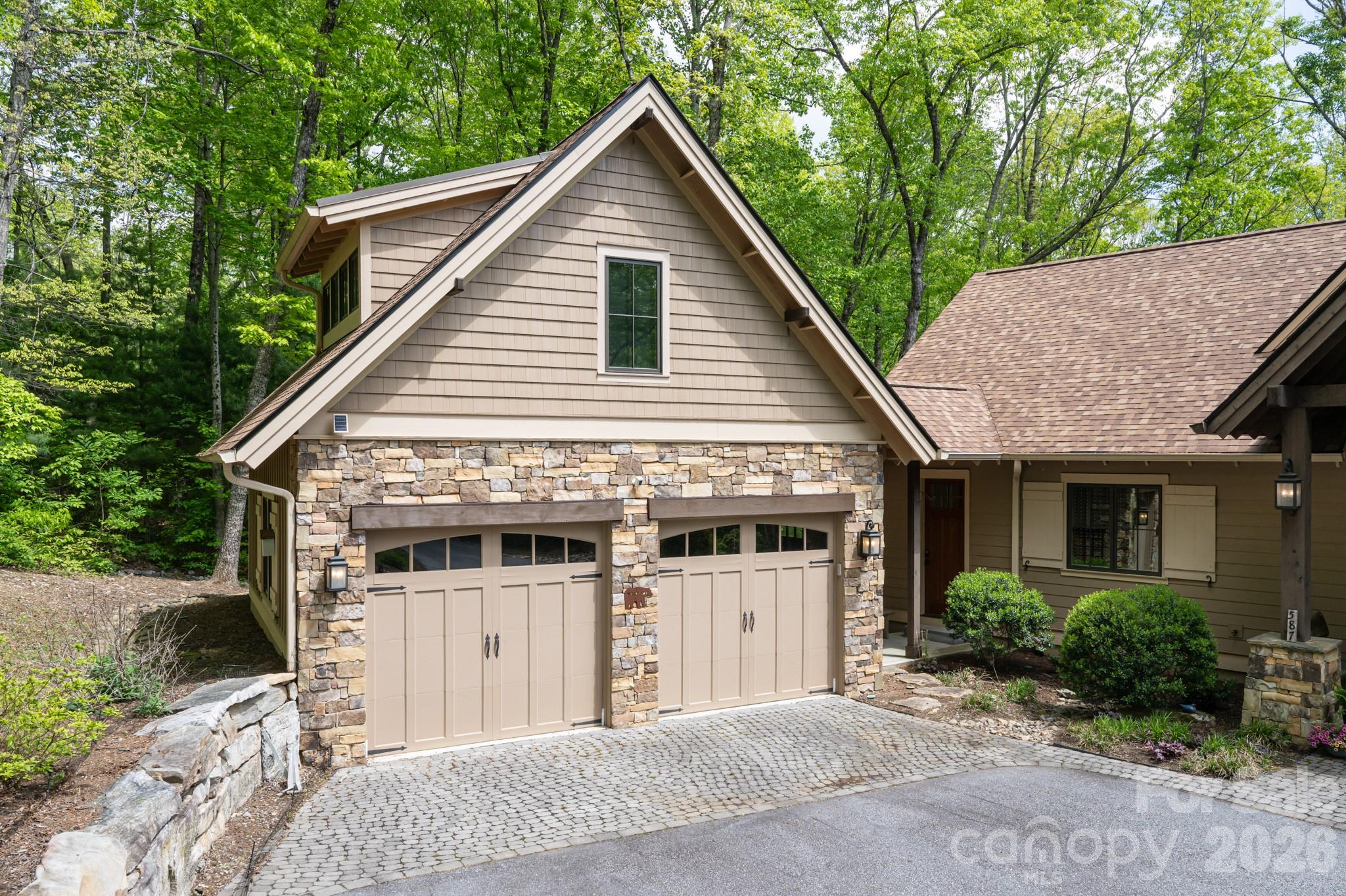 587 Autumn Sky Drive Property Photo 37