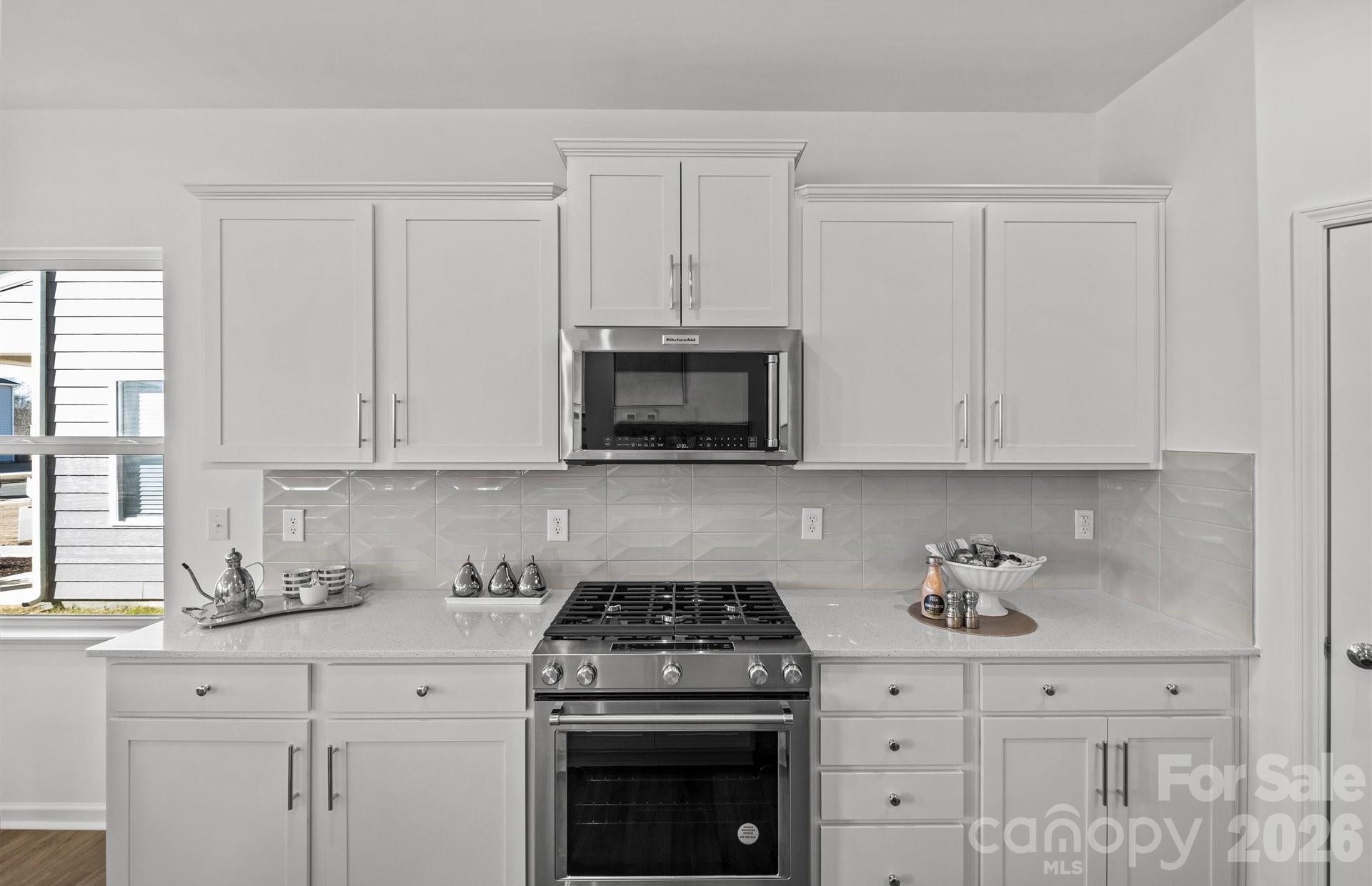 2220 Waterfall Way Property Photo 5