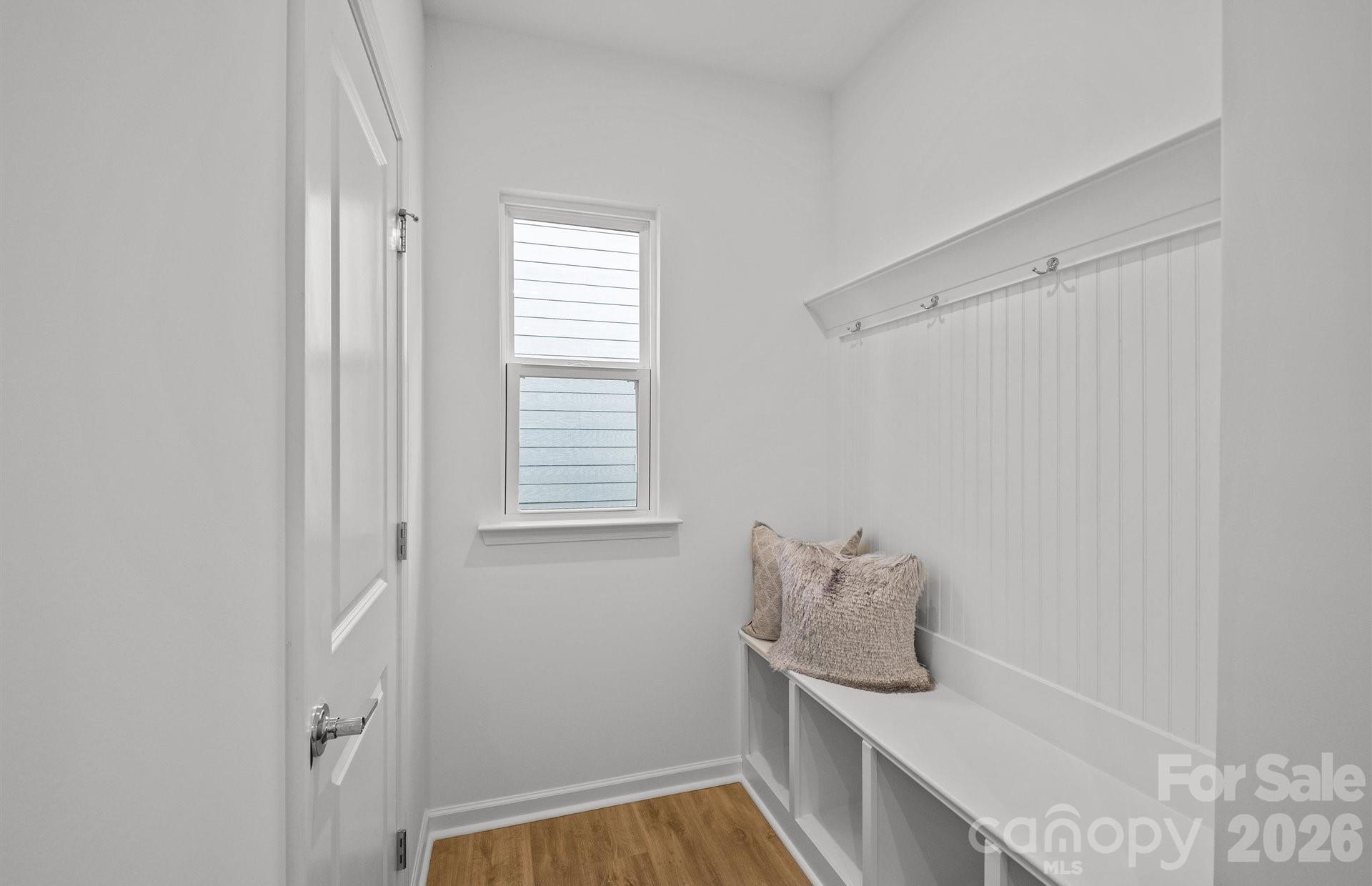2220 Waterfall Way Property Photo 6