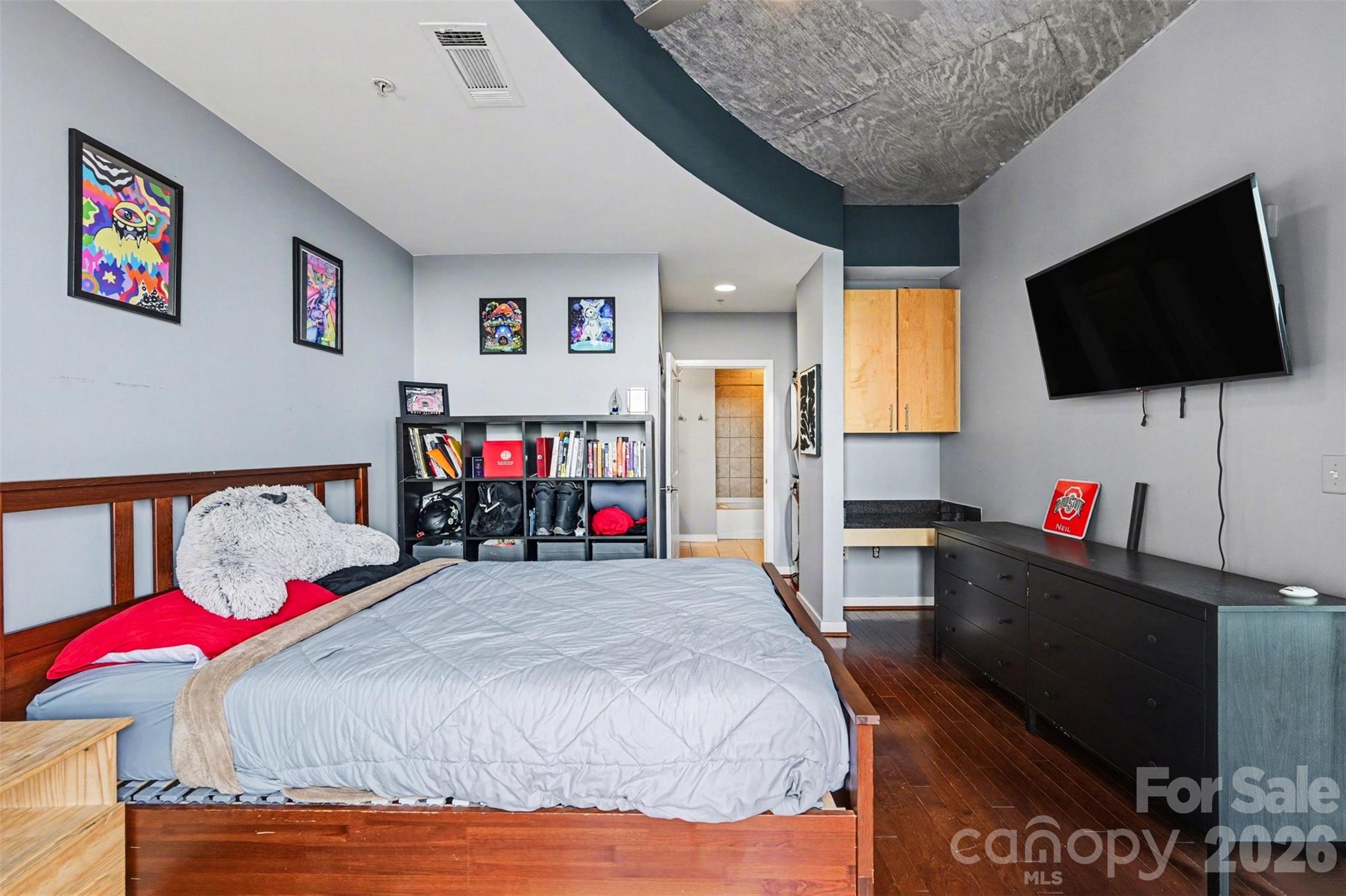 210 N Church Street 1411 Property Photo 15