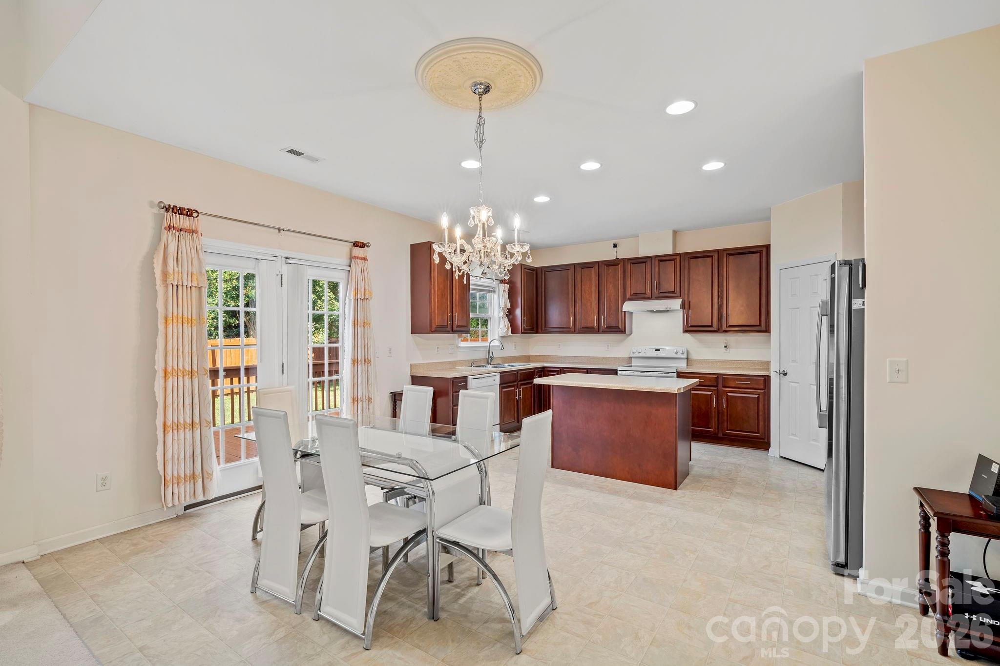 2 Breyerton Court Property Photo 10