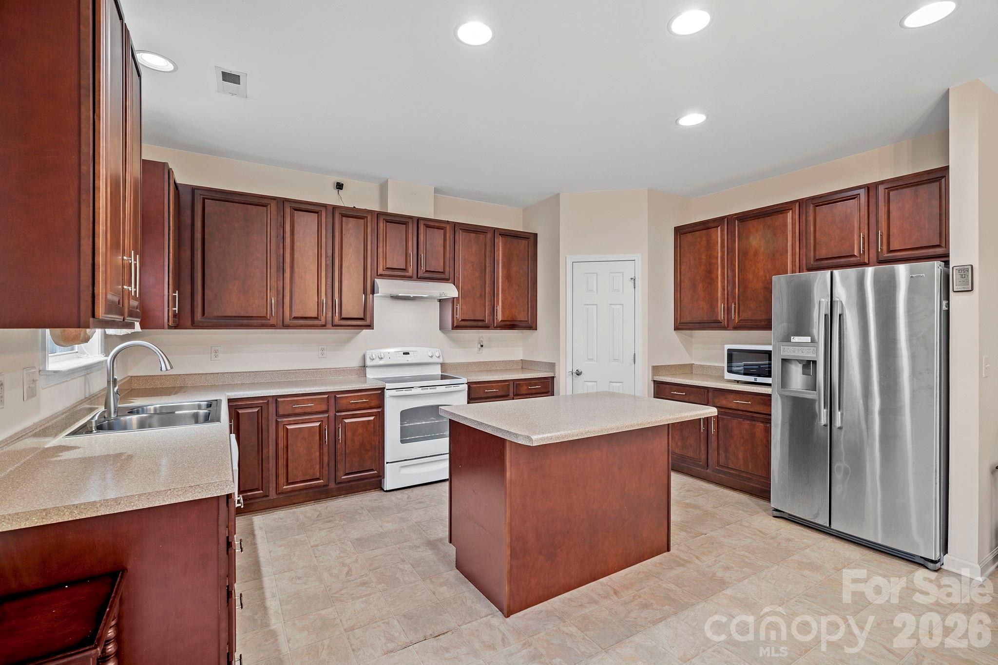 2 Breyerton Court Property Photo 11