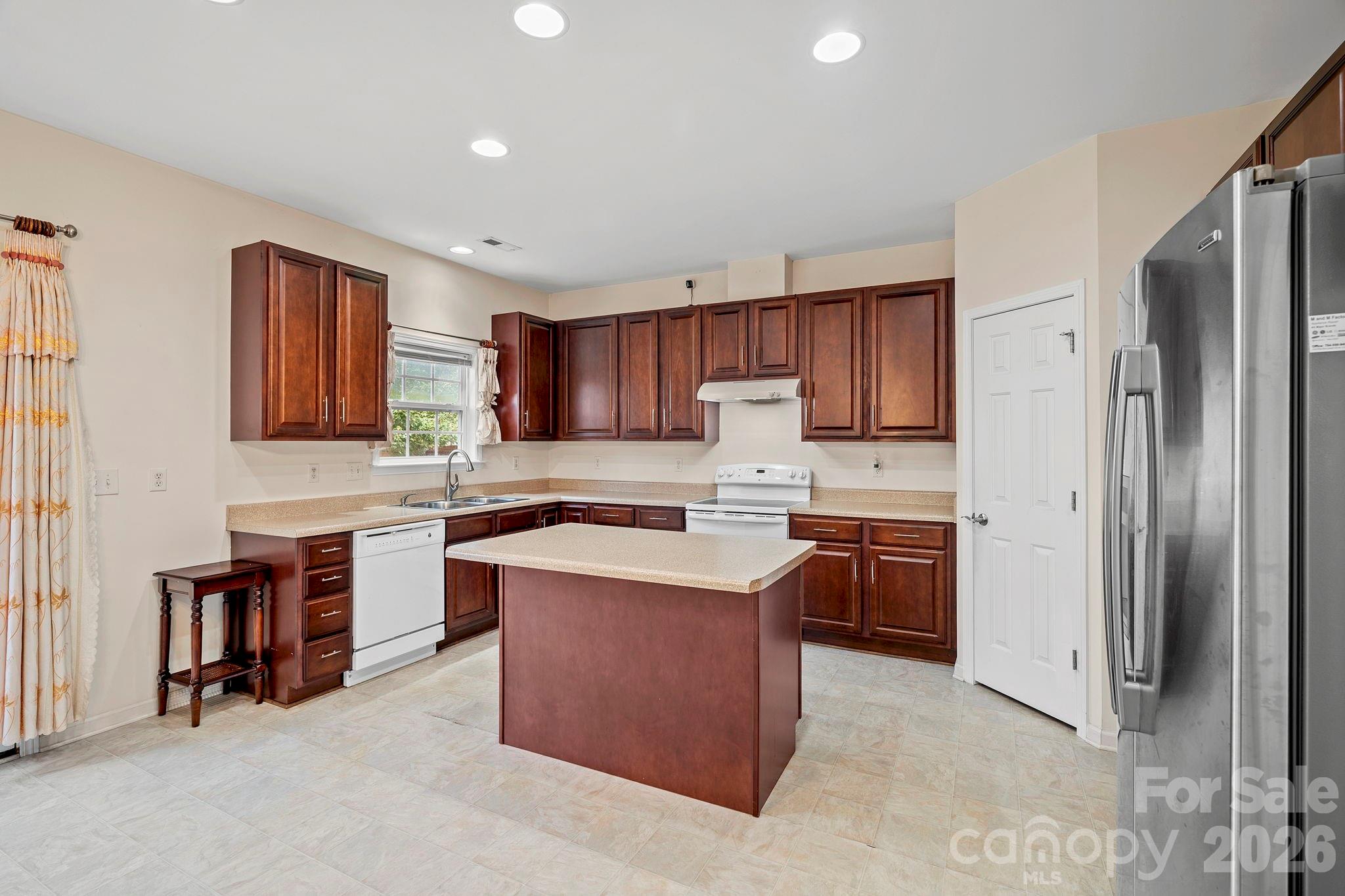 2 Breyerton Court Property Photo 12