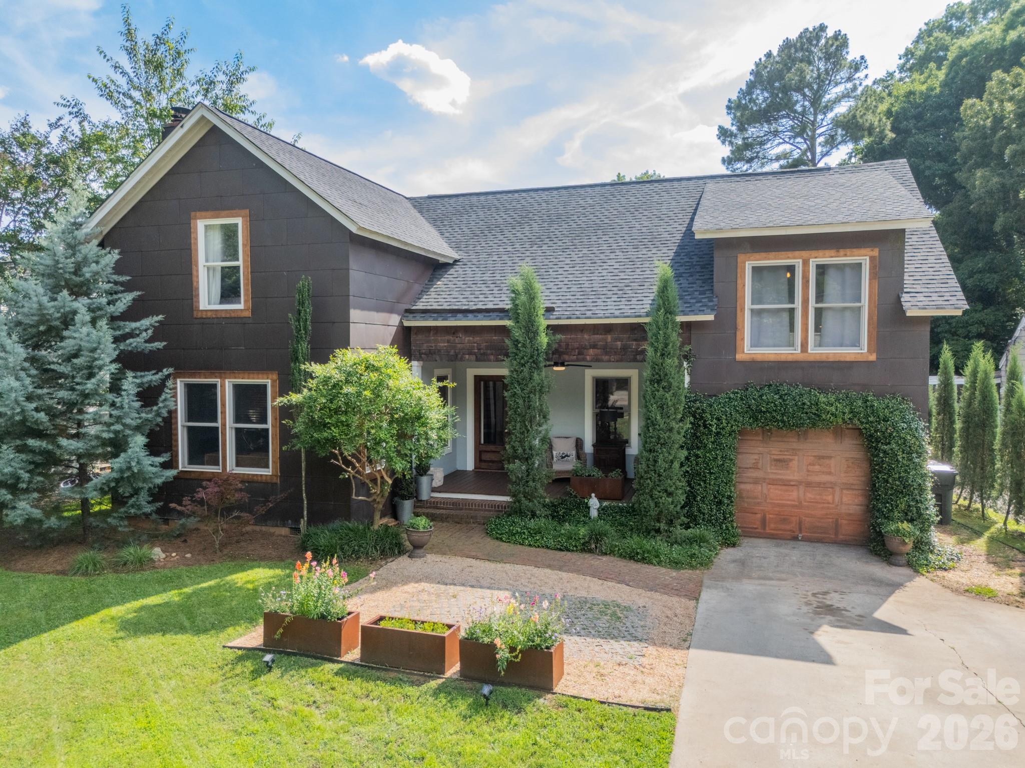 521 Forest Lane Property Photo 1