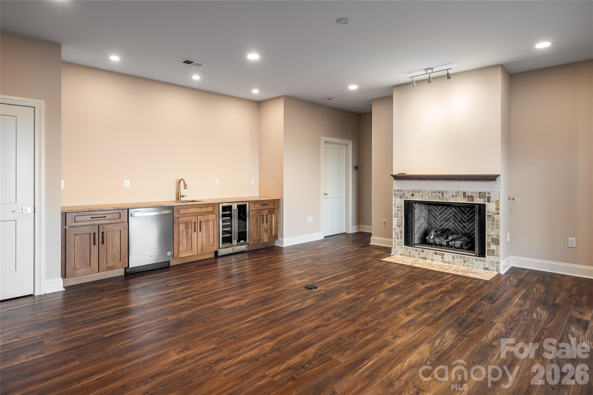 527 Falkirk Way Property Photo 39