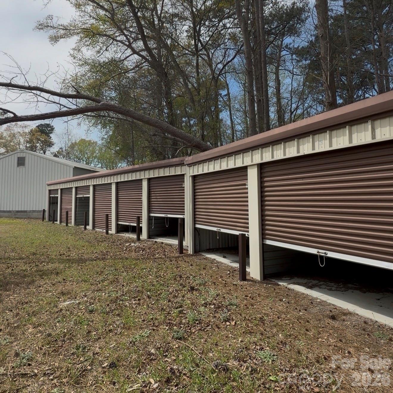406 W Bobo Newsome Highway Property Photo 4