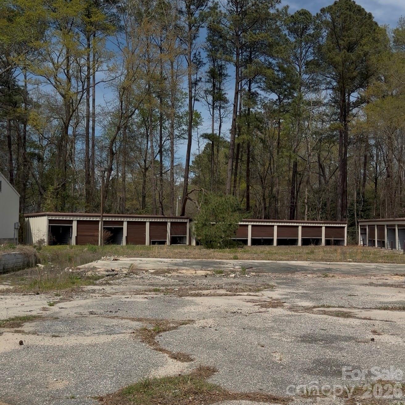 406 W Bobo Newsome Highway Property Photo 5